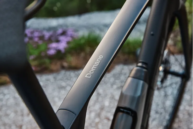 Trek Domane SLR 7 AXS Navy Smoke/Trek White-5